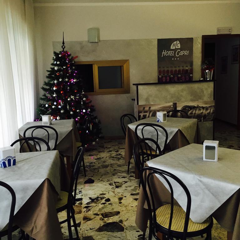 Hotel Capri Диано Марина Екстериор снимка
